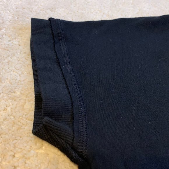 Red Haute Black V-neck Short Sleeved Tee Size XS NWT - Picture 4 of 9